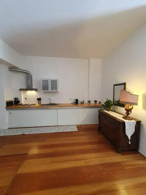 Daisy Apartment - City Center La Spezia contacts